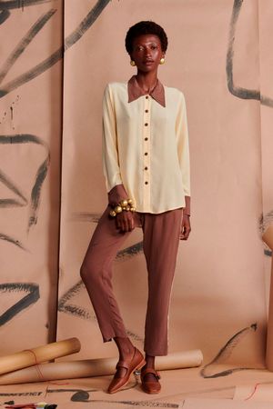 CAMISA ANDREIA WASABI - BEGE E MARROM