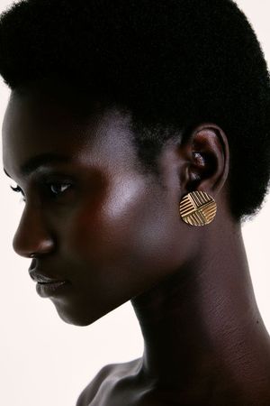 BRINCO FOLHAS MARCELA CAVALHERI - OURO 18K